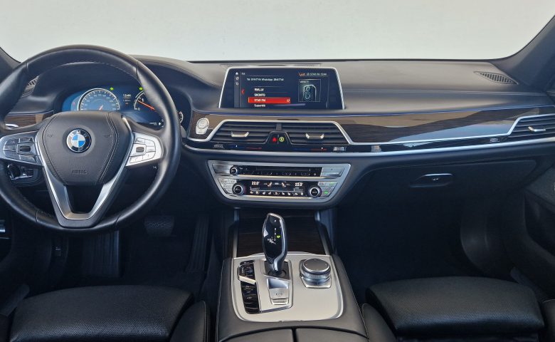 BMW 730