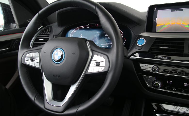 BMW iX