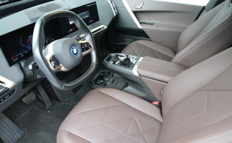 BMW iX